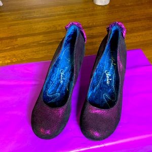 Irregular Choices purple sparkly sz 10 heels. Euro sz 41, Alice themed bottoms.
